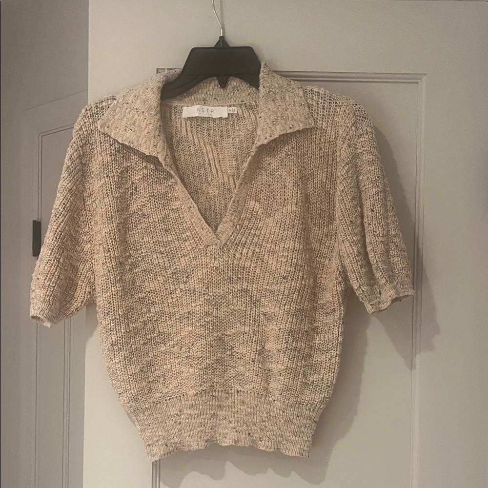 Astr The Label Cream V-Neck Short Sleeve Sweater